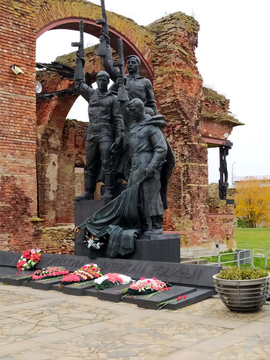 Памятник защитникам крепости в годы Великой Отечественной, Крепость Орешек 142231_900x1200.jpg