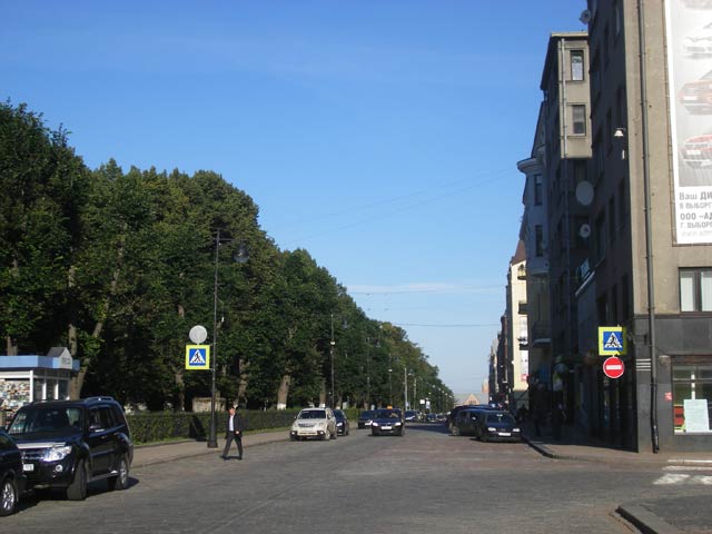 Парк Эспланада, слева. Эспланада — широкое открытое пространство перед крепостью za_2131_vyborg.jpg